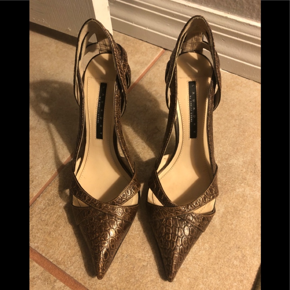 Laundry by Shelli Segal pointed toe heels